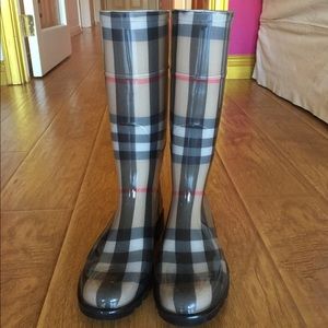 Burberry Rainboots 💗
